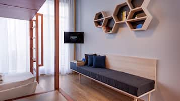 Loft (XL) | Minibar, in-room safe, individually decorated, desk