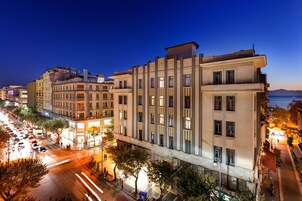 Minibar, in-room safe, individually decorated, desk
