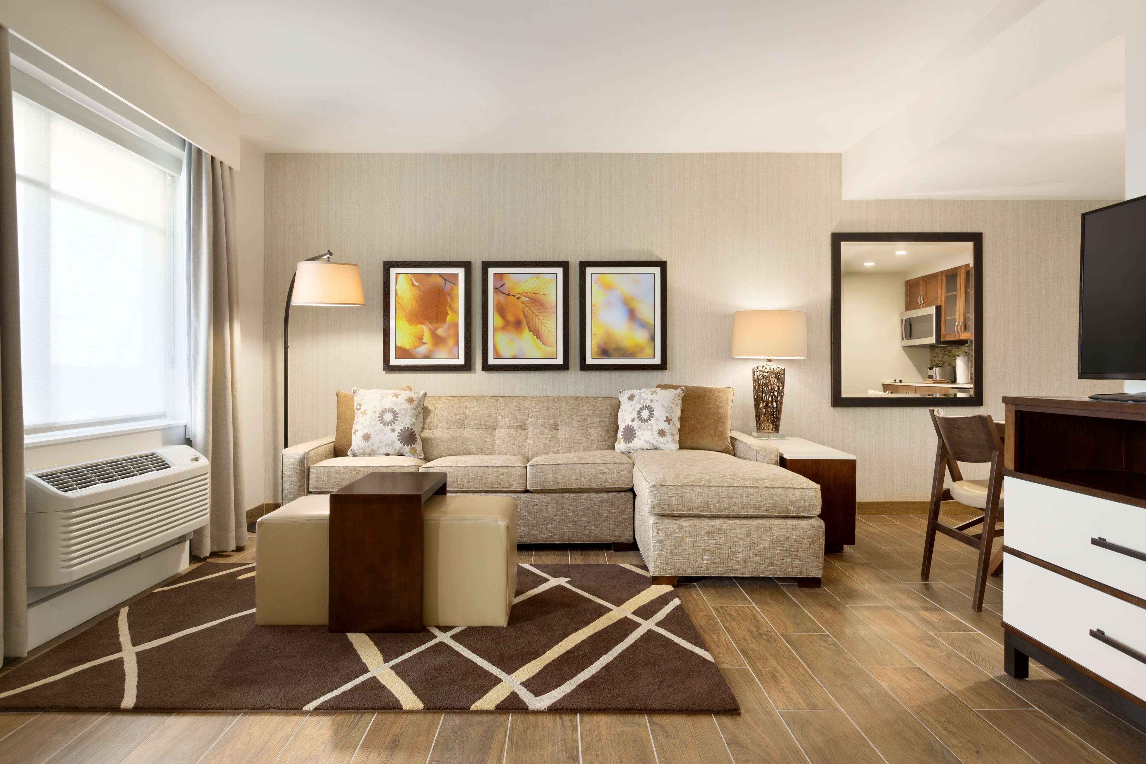 flat-screen tv, mp3 dock