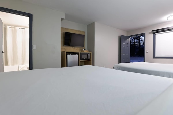 Bügeleisen/Bügelbrett, Zustellbetten, kostenloses WLAN, Bettwäsche