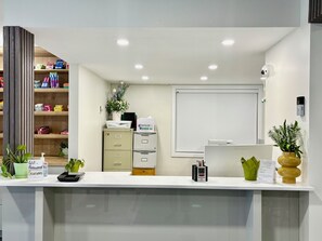 Reception - Super 8 by Wyndham Clearwater BC (Clearwater)