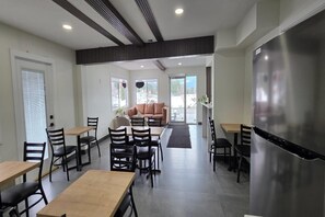 Lobby - Super 8 by Wyndham Clearwater BC (Clearwater)