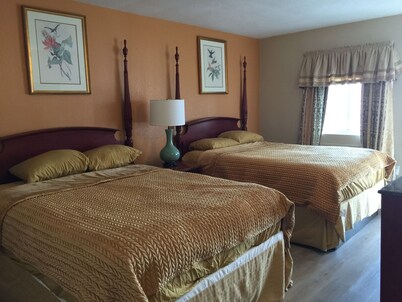 Pelican Inn and Suites