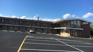 Front of property - Pelican Inn and Suites (Toms River)