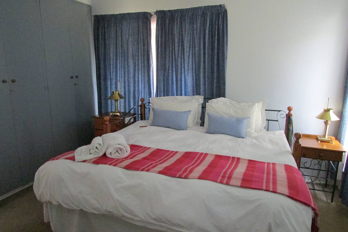 บ้านพักสแตนดาร์ด, 1 ห้องนอน (Acacia House) | 1 ห้องนอน, ตู้นิรภัยในห้องพัก, โต๊ะทำงาน, เตารีด/โต๊ะรีดผ้า