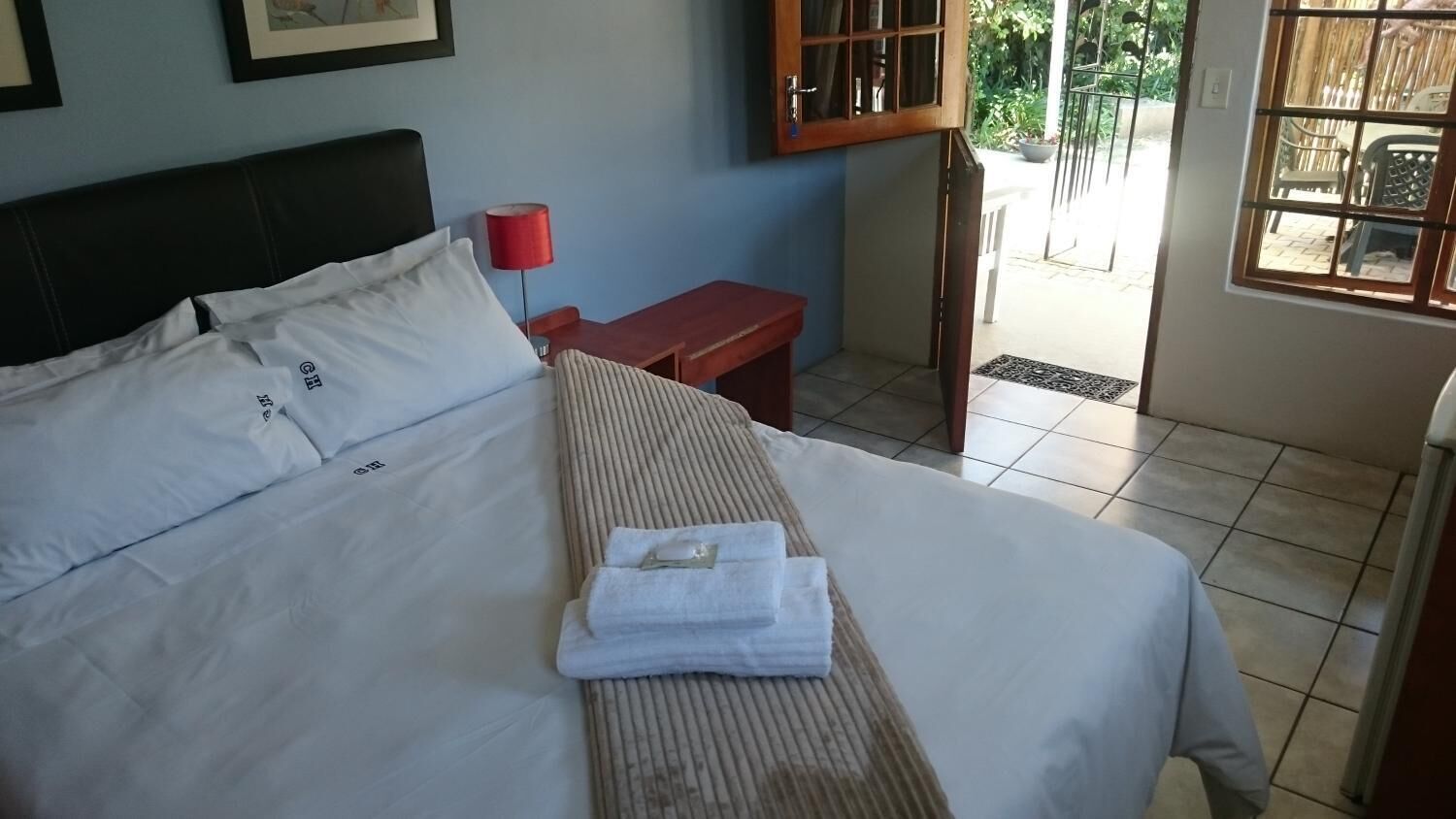 1 habitación, escritorio, tabla de planchar con plancha y wifi 