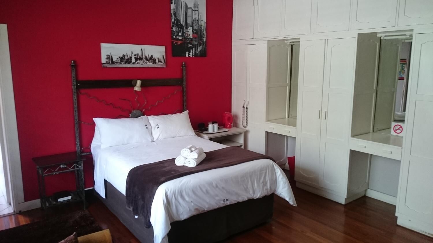 1 chambre, bureau, fer et planche à repasser, Wi-Fi