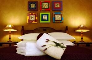 Minibar, in-room safe, individually decorated, soundproofing - Dias Guest House (Bloemfontein)