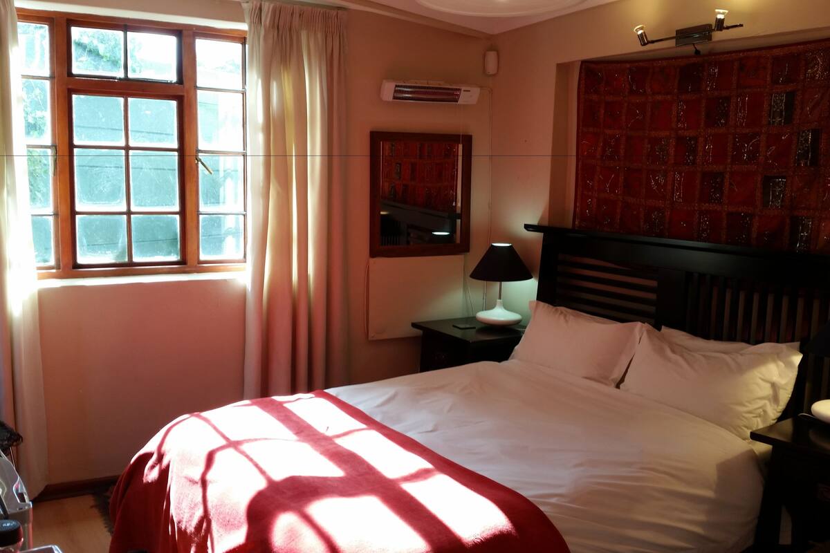 Ground level double room en suite | Individually decorated, desk, iron/ironing board, free WiFi