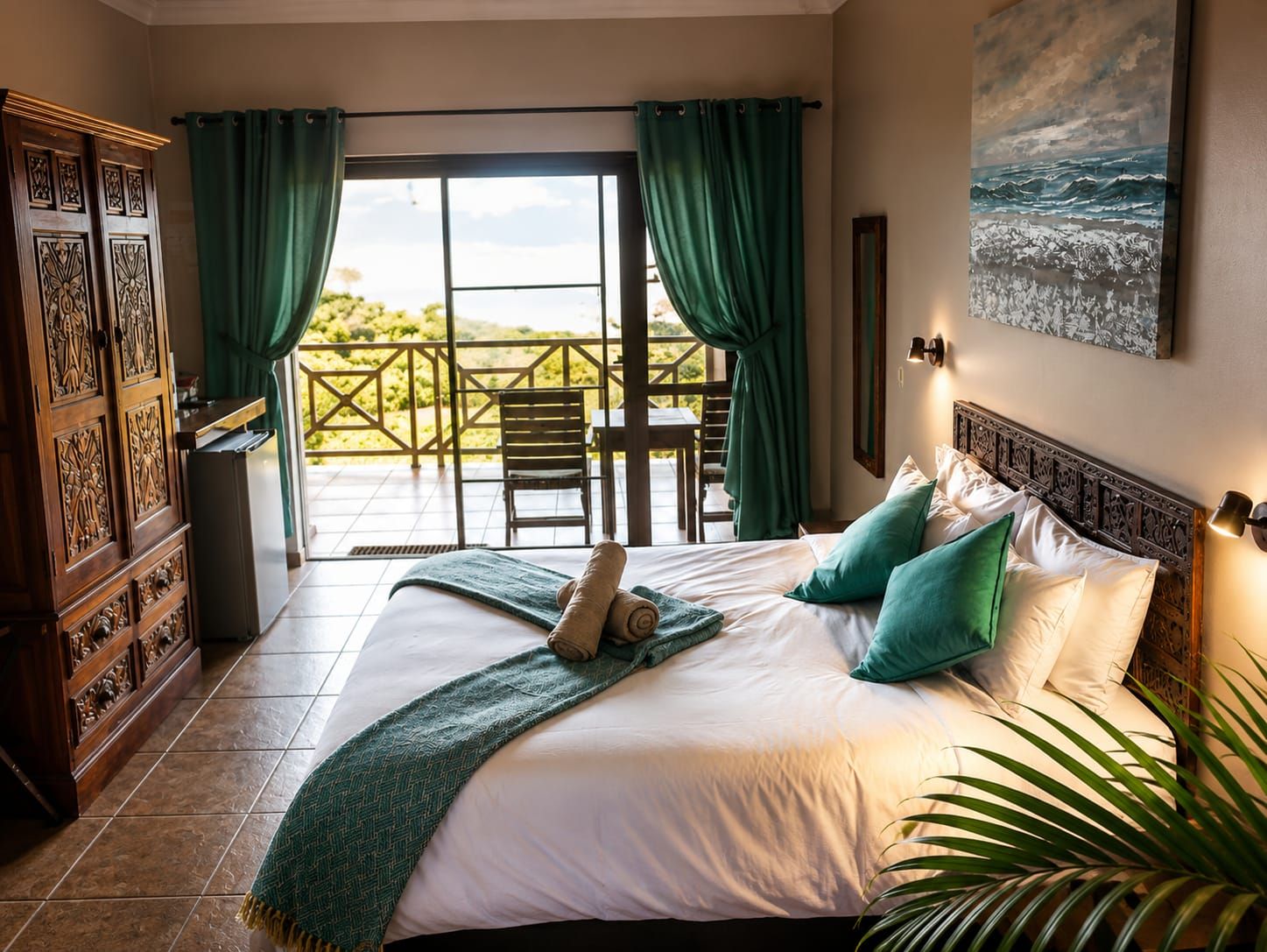 Habitación doble (Upstairs ) | Ropa de cama de alta calidad, edredones de plumas, caja fuerte