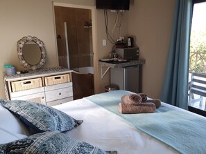 Habitación estándar doble | Ropa de cama de alta calidad, edredones de plumas, caja fuerte