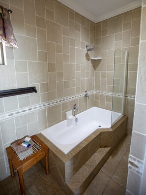 Kostenlose Toilettenartikel, Handtücher