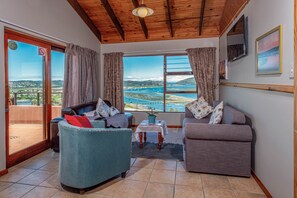 Apartment for Self catering | Living area | TV, Netflix - Paradise Found (Knysna)
