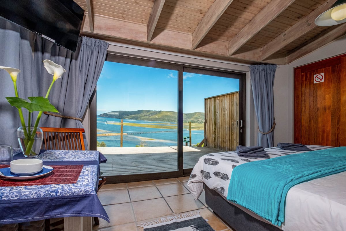 Premium bedding, in-room safe, blackout curtains, soundproofing