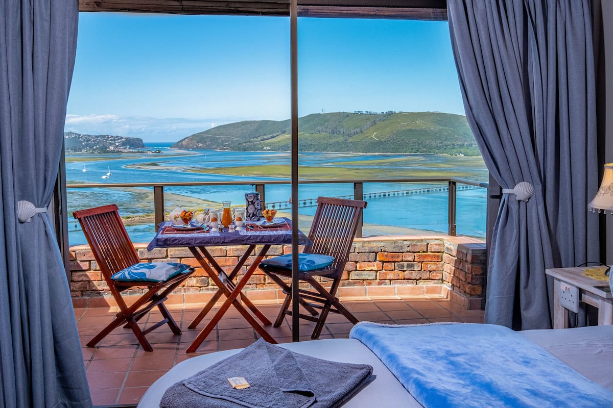 Suite Confort, 1 habitación, vista a la laguna (B&B) | Ropa de cama de alta calidad y caja de seguridad en la habitación