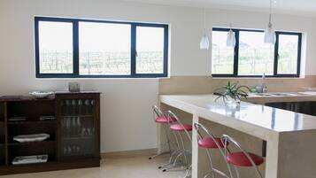Luxury House, 4 Bedrooms | Private kitchen