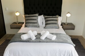 Luxe huis, 4 slaapkamers | Luxe beddengoed, individueel gedecoreerd, individueel gemeubileerd