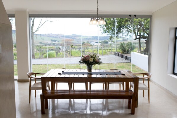 Luxe huis, 4 slaapkamers | Uitzicht op de tuin