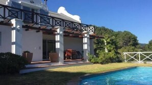 Unclassified image, 2 of 22, button - Shanka Villa (Cape Town)