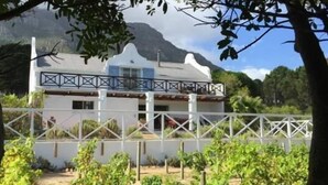 Unclassified image, 3 of 22, button - Shanka Villa (Cape Town)