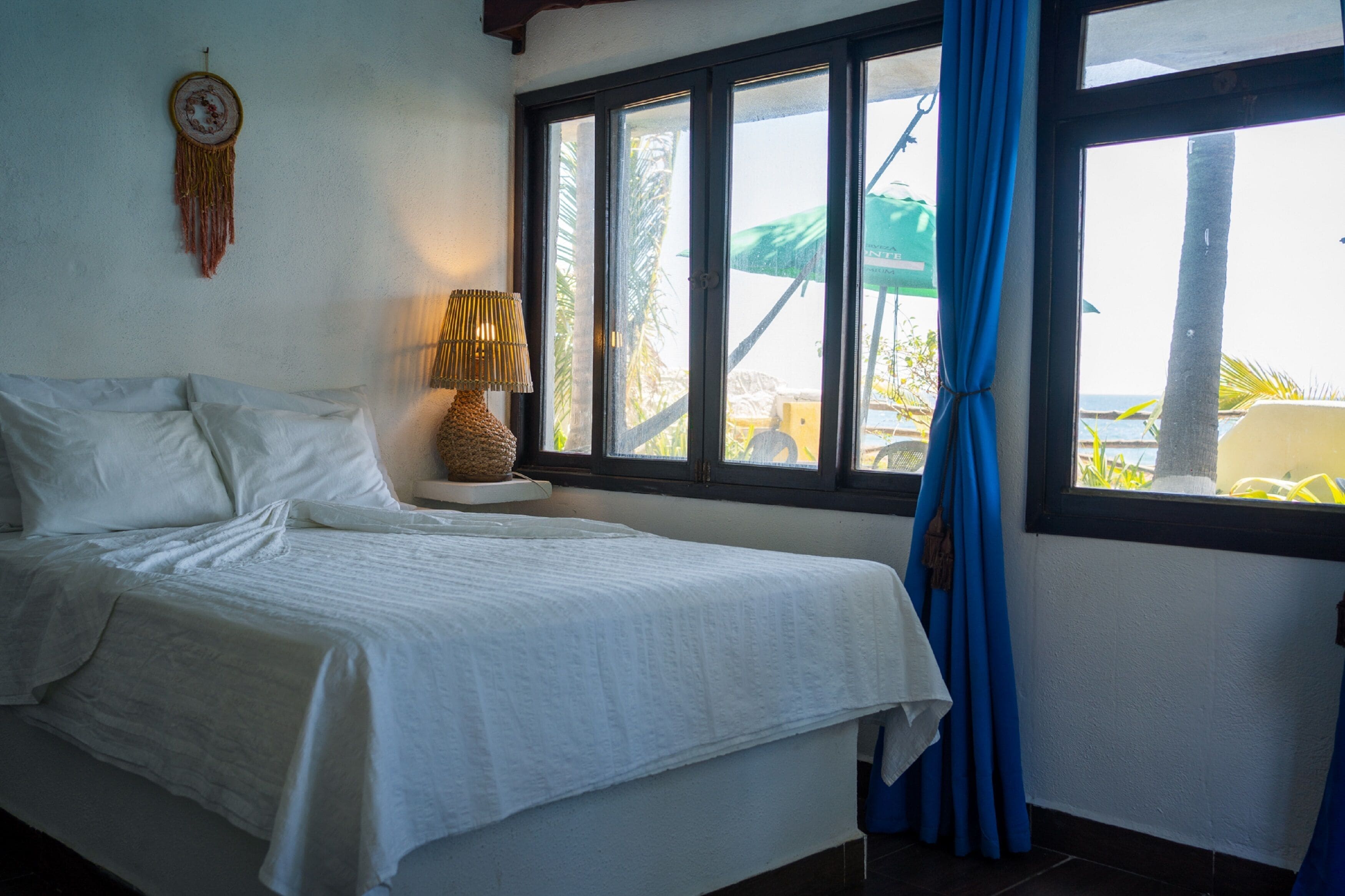 Habitación cuádruple familiar, vista al mar | Sábanas de algodón egipcio y ropa de cama de alta calidad 