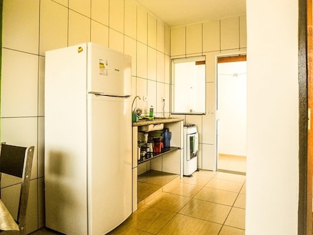 Horno, placa de cocina, utensilios de cocina