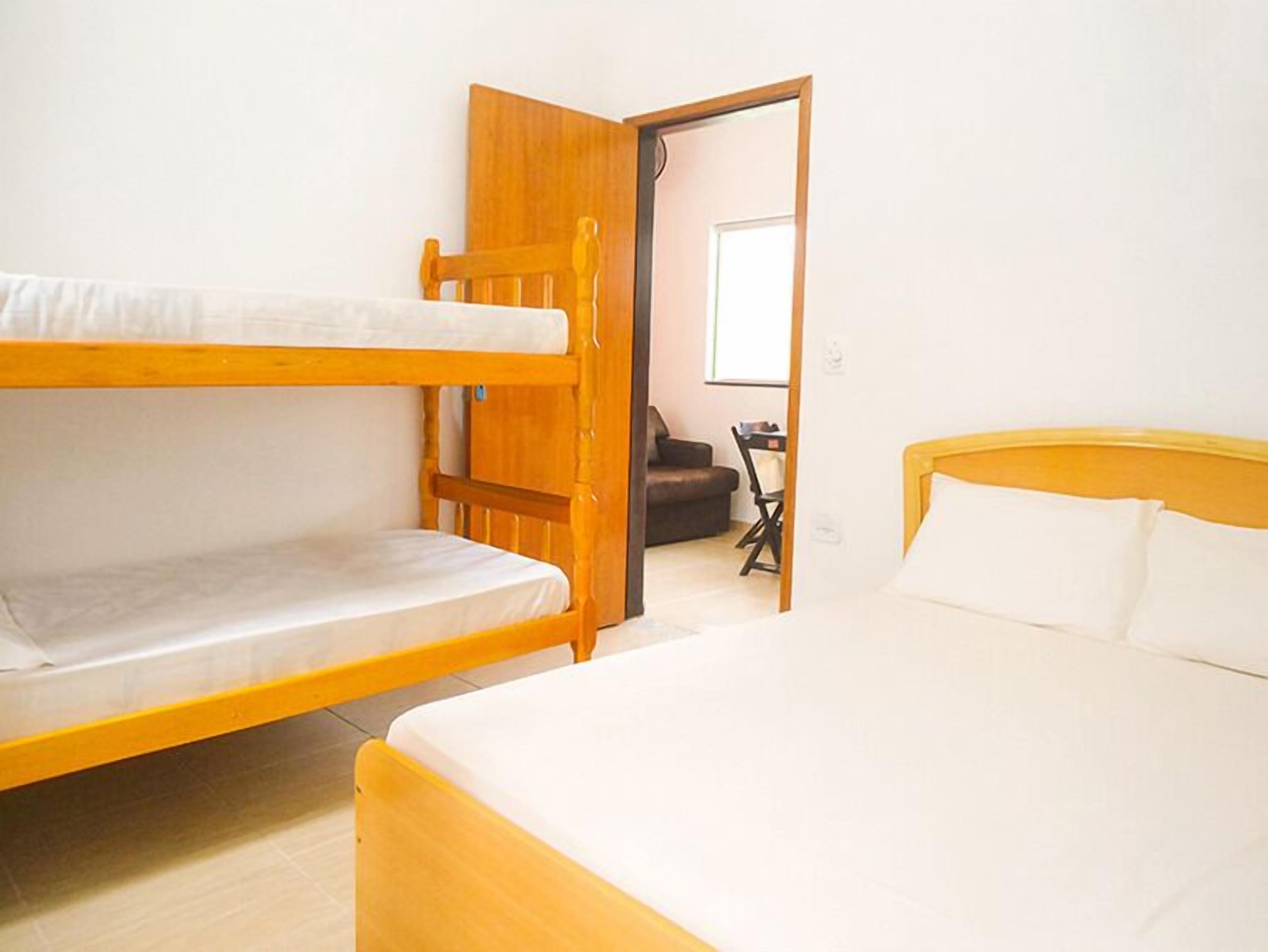 مساحة عمل للكمبيوتر المحمول ومكواة/لوح كي