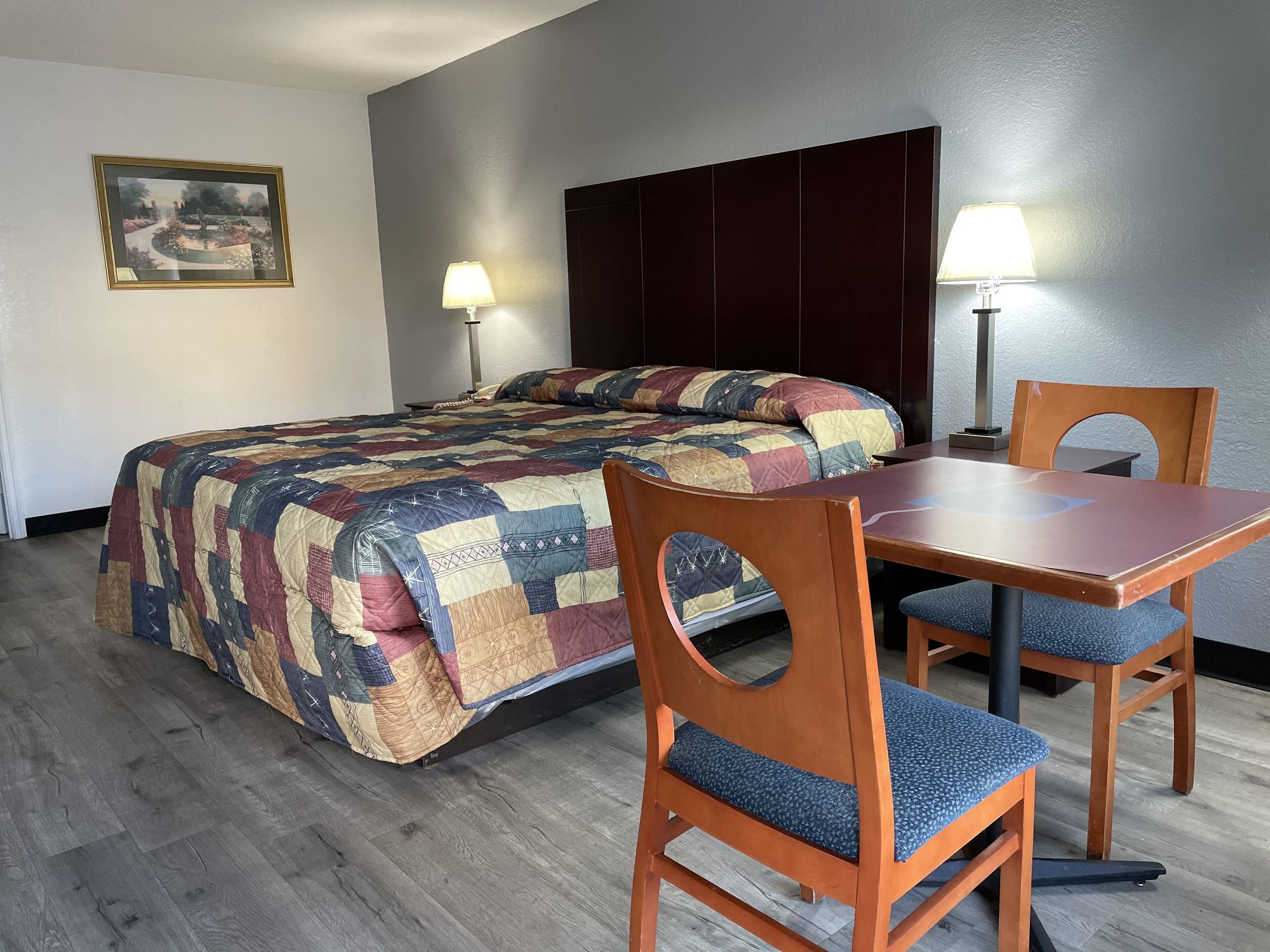 Basic Room, 1 King Bed, Accessible