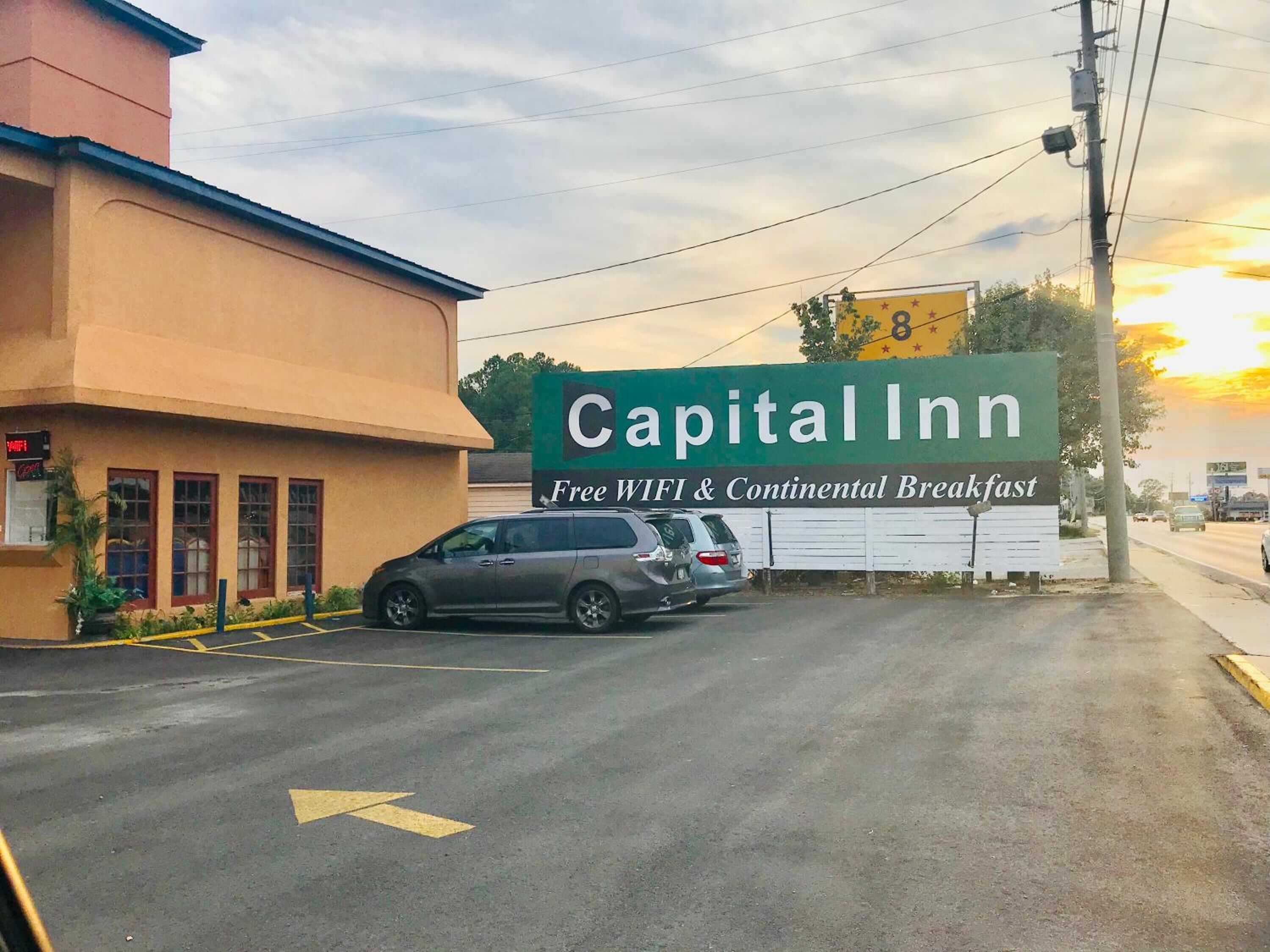 A Capital Inn sign advertising free WiFi and continental breakfast.