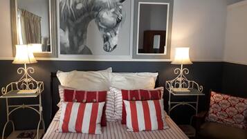 Blackout drapes, soundproofing, free WiFi