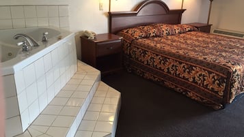 Deluxe Room, 1 King Bed, Jetted Tub | Jetted tub