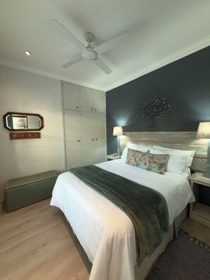 Treehouse@theebos | 1 bedroom, in-room safe, individually decorated, individually furnished - Theebos Anneline's Self Catering Apartments (Cape Town)