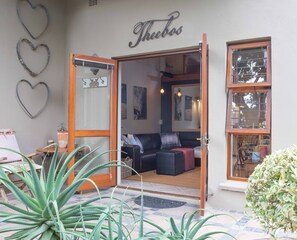 Theebos Self-Catering Apartment | Terrace/patio