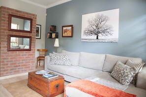 Treehouse@theebos  | Living area