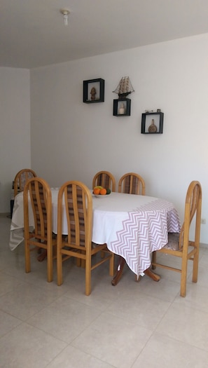 Food court - Camana Beach House (Samuel Pastor)