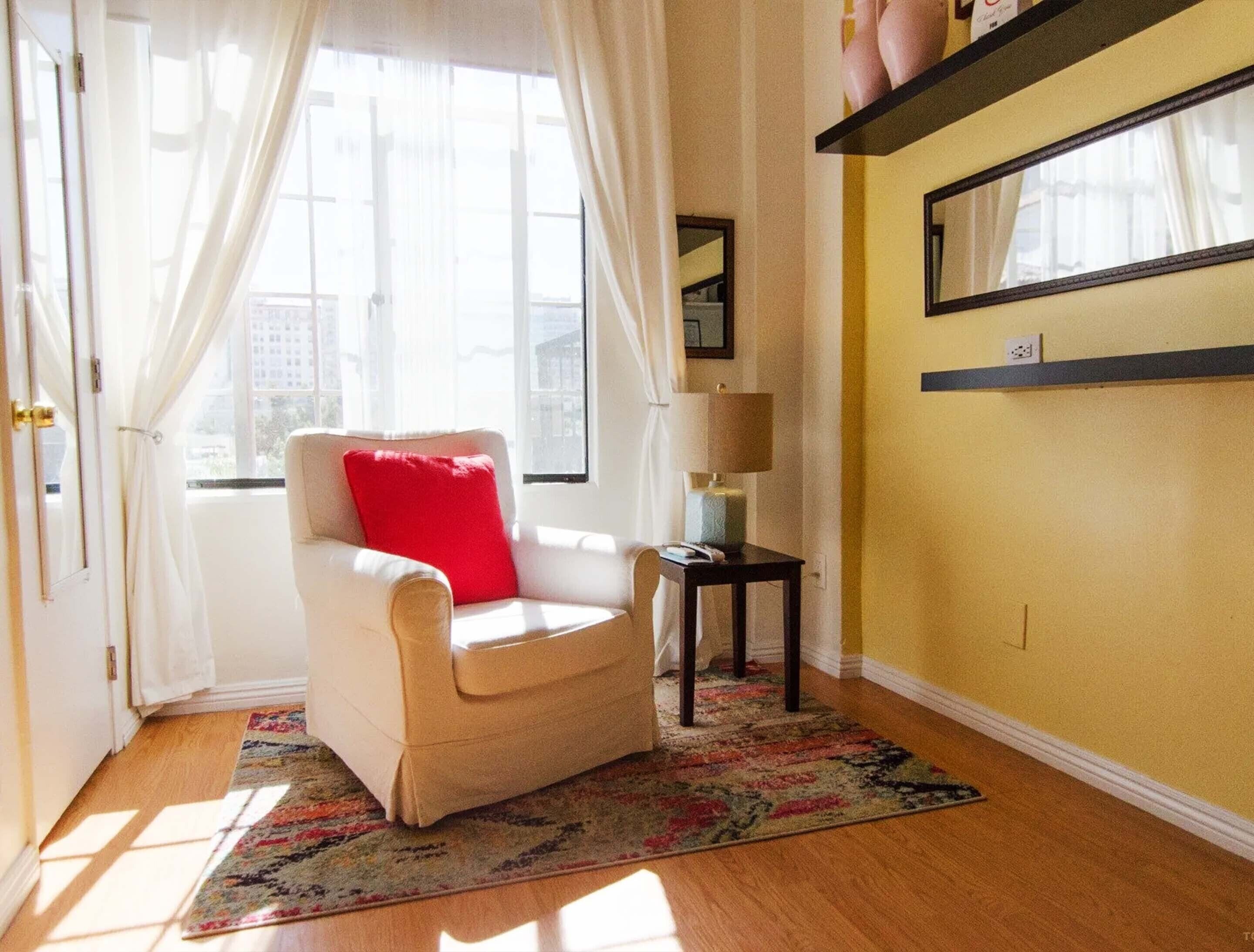 cozy full | 1 bedroom, premium bedding, individually decorated