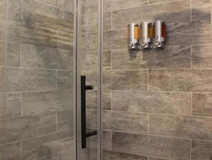 Royal-Studio, 1 King-Bett | Badezimmer | Kostenlose Toilettenartikel, Haartrockner, Handtücher, Seife