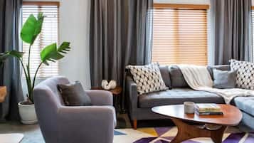 Premier Royal Loft | Living area