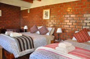 Premium bedding, down duvets, pillow-top beds, soundproofing - Copacabaña Lodge (Carhuaz)