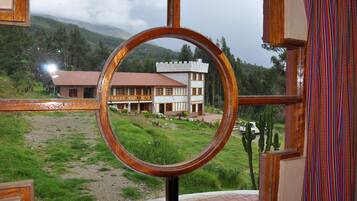 Bungalow Grand - 2 sovrum - tillgänglighetsanpassat - utsikt mot bergen | Sängtillbehör av högsta kvalitet, duntäcken och bäddmadrasser