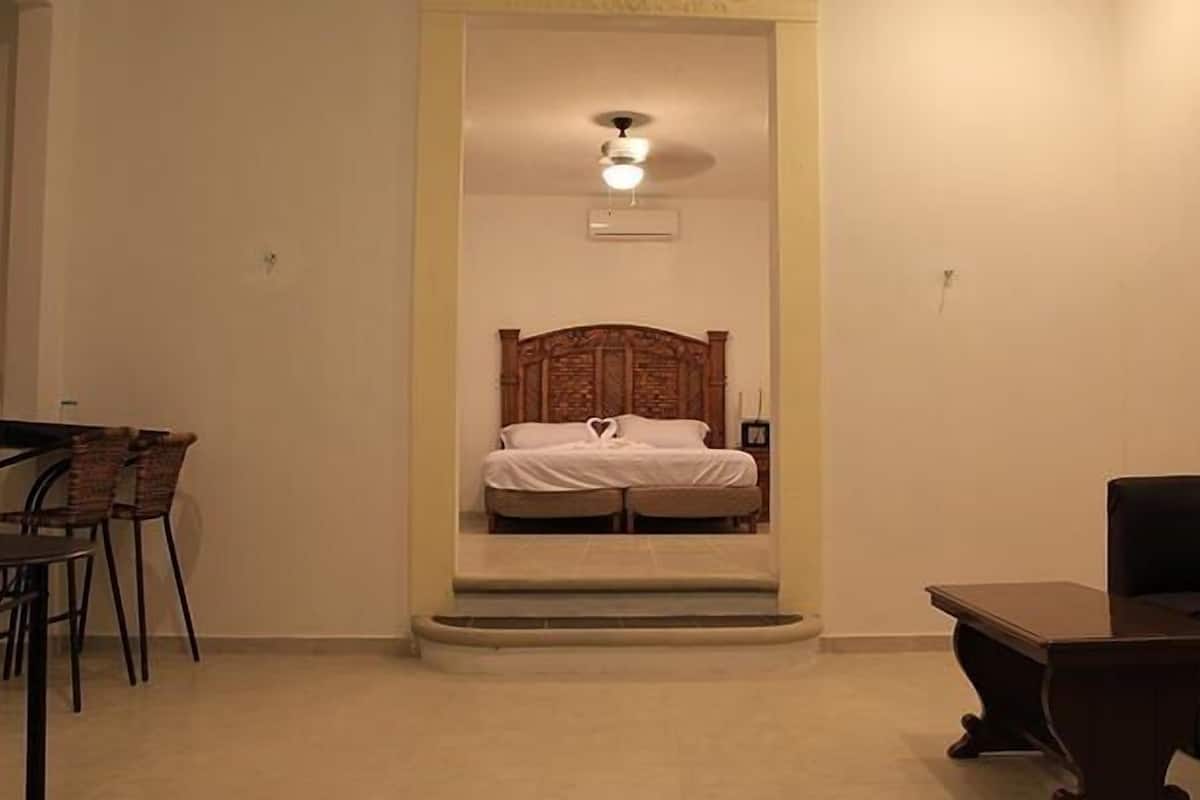 Premium bedding, desk, iron/ironing board, free WiFi