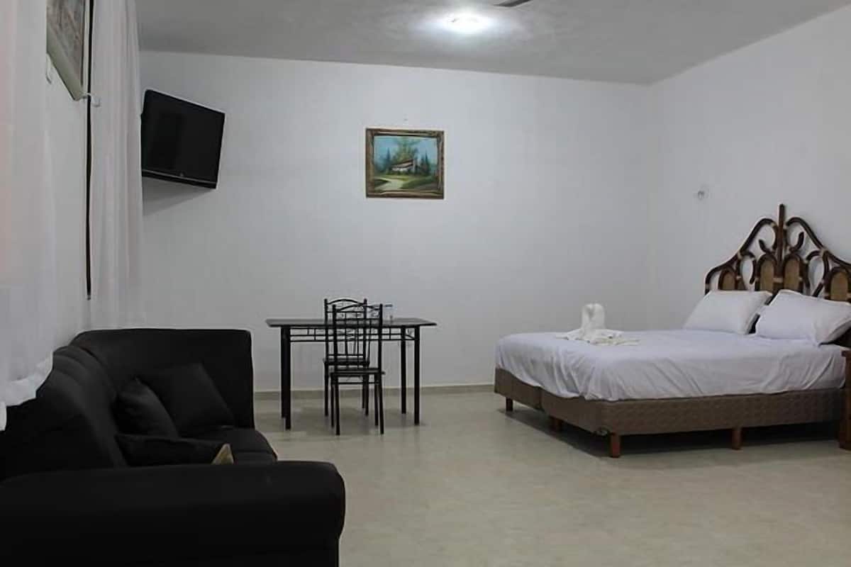 Premium bedding, desk, iron/ironing board, free WiFi