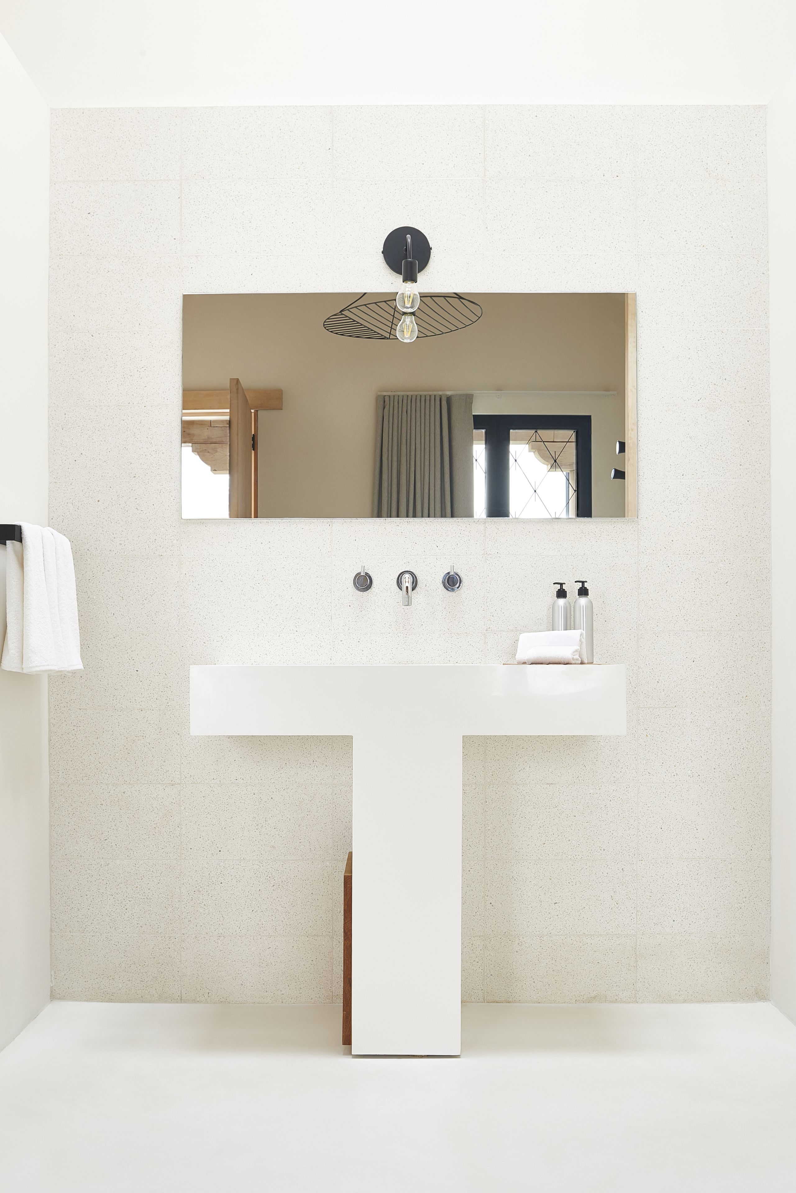 standard twin room garden view | bathroom | rainfall showerhead, designer toiletries, hair dryer, towels