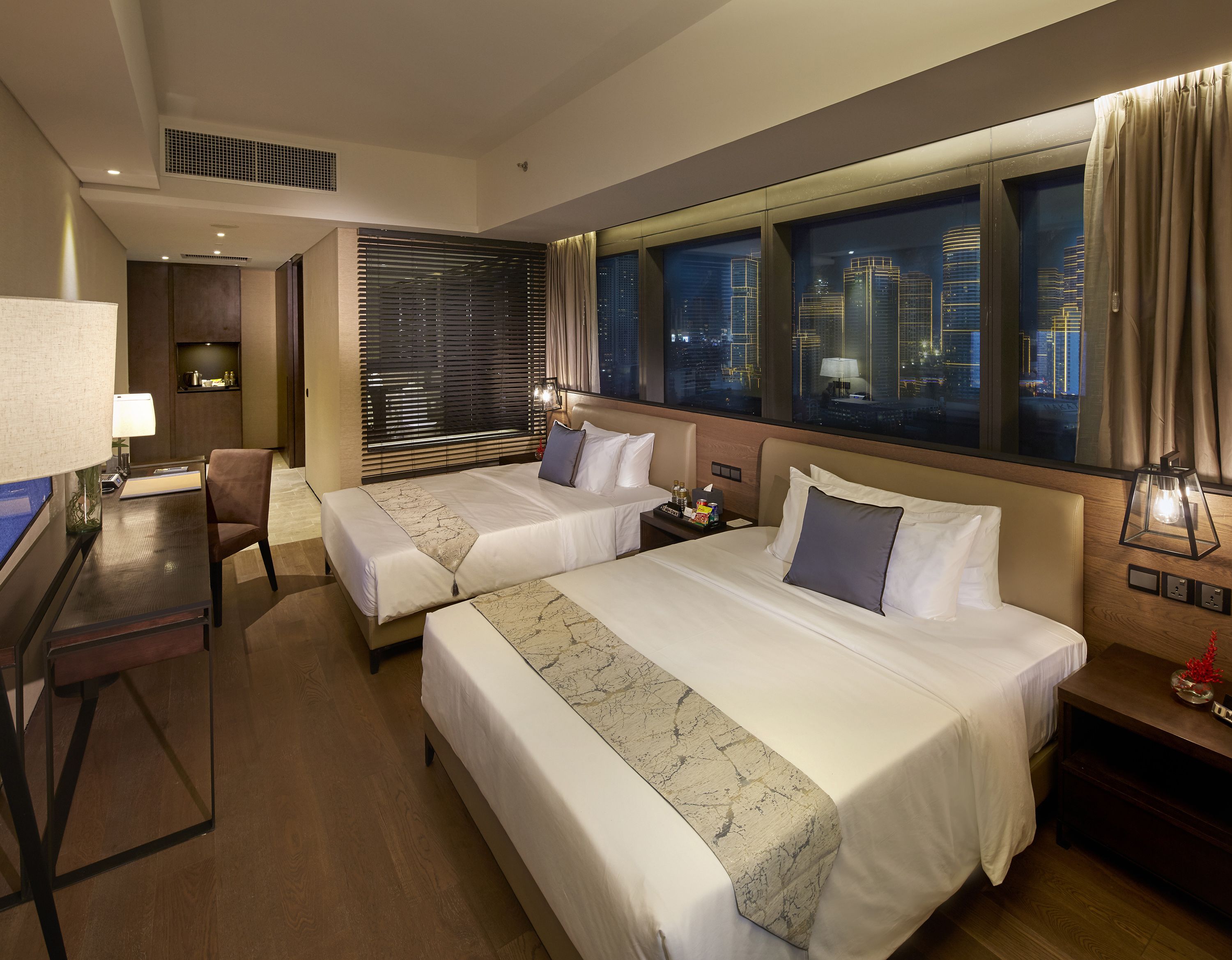 prestige | minibar, in-room safe, desk, blackout curtains