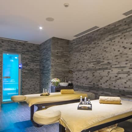 Couples treatment rooms, hot tub, steam room, body treatments