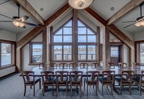 Reunion Lodge Second Level | Private kitchen | Fridge, microwave, coffee/tea maker - Canyon Lake Resort (Rapid City)