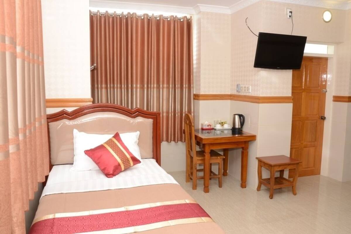 Minibar, in-room safe, desk, blackout drapes