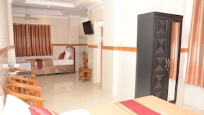 Minibar, coffre-fort, bureau, rideaux d’obscurcissement