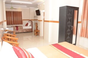 Minibar, in-room safe, desk, blackout drapes - Nylon Hotel (Mandalay)