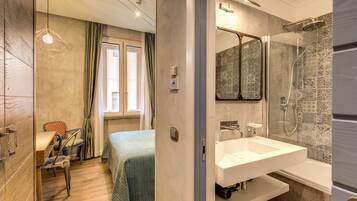 Quadruple Room | Premium bedding, minibar, in-room safe, desk